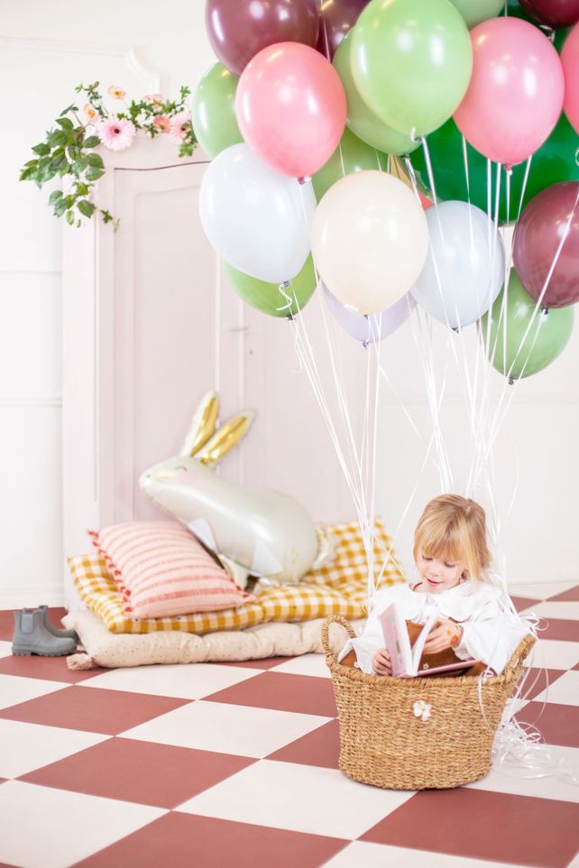 PartyDeco Hare 35"/89cm