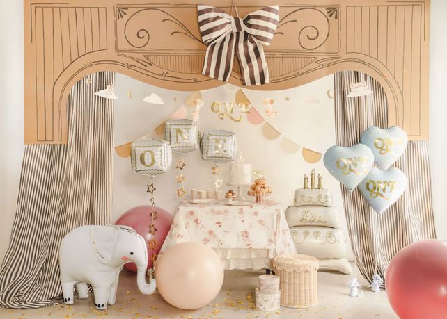 PartyDeco Standing Cake 39"/99cm