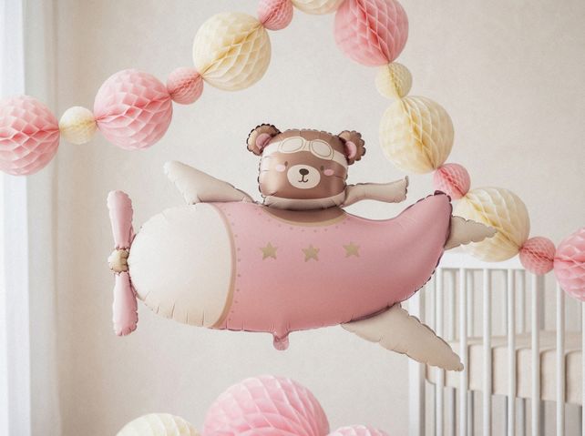 PartyDeco Bear in airplane 37"/94cm light pink